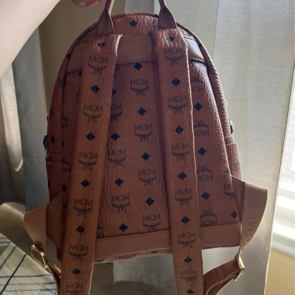 MCM Stark Side Studs Small to medium Backpack in Cognac Visetos Leather - Picture 3 of 7